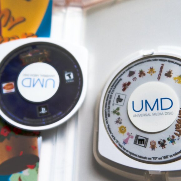 Sony PlayStation Portable PSP-2001 Black Handheld Console Bundle - No Battery - Picture 5 of 6